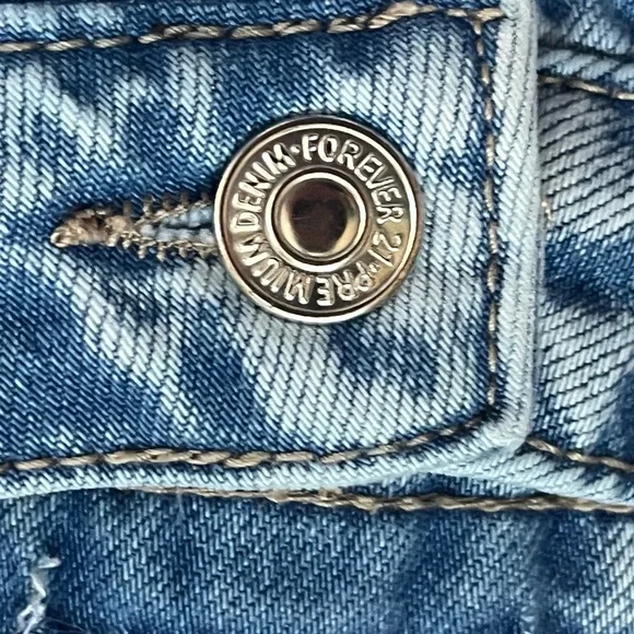 Forever 21 high rise ripped jeans with diamond accents - Picture 9 of 9